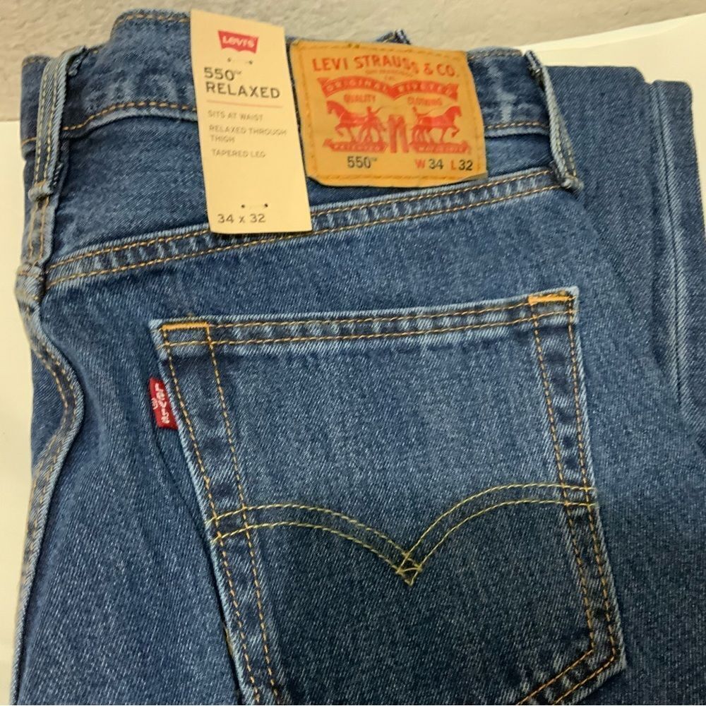 - Levis 550 Jeans Mens 34x32 Blue Relaxed Fit Medium Wash Tapered leg NEW - Picture 5 of 6